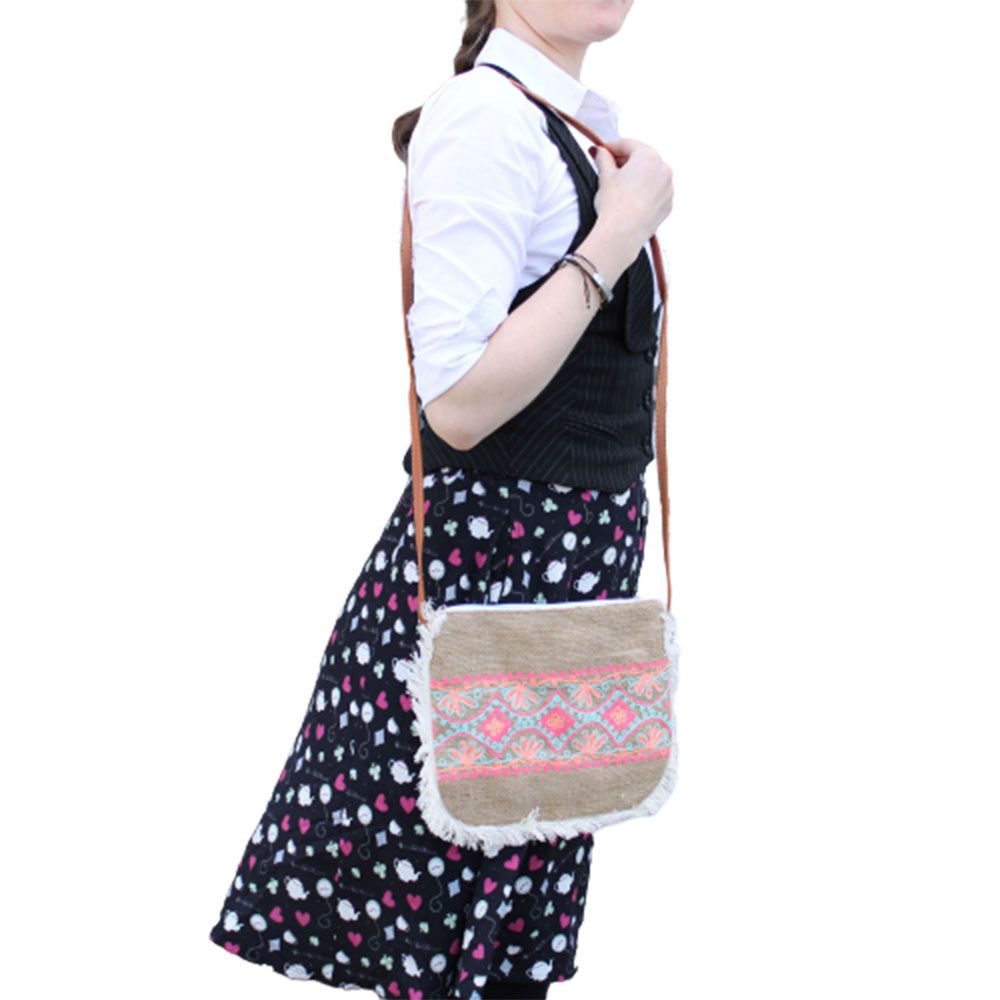 Bolso con flecos - Bordado De Patrón De Verano
