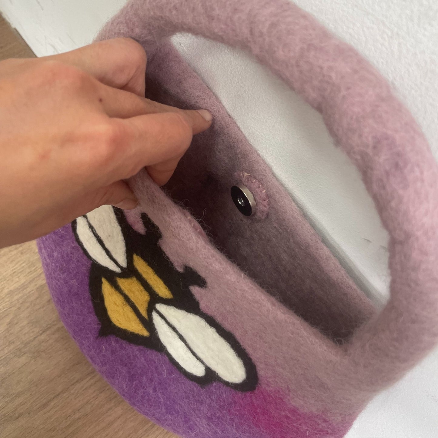 Bolso de abejas de fieltro al agua - Un asa con imán - Tonos lavanda